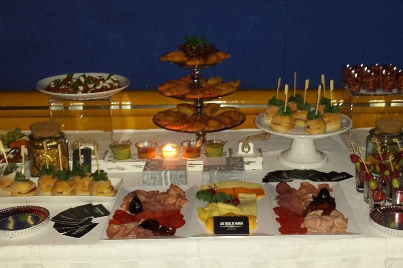 Mesa de bocadillos para boda