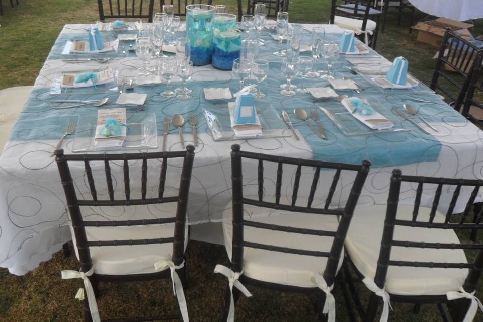 Mesa en azul turquesa