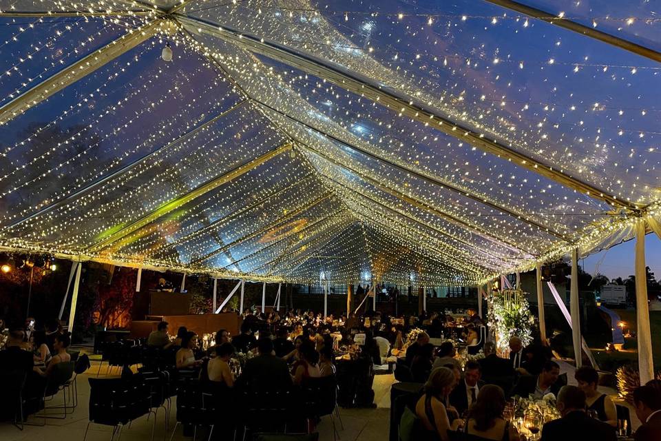 Iluminación en toldo
