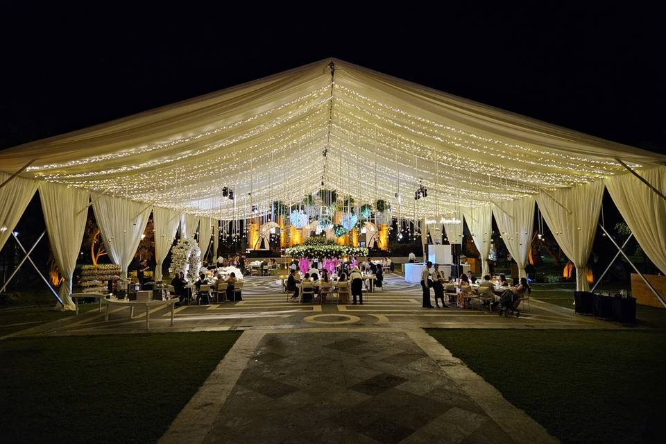 Iluminación en toldo