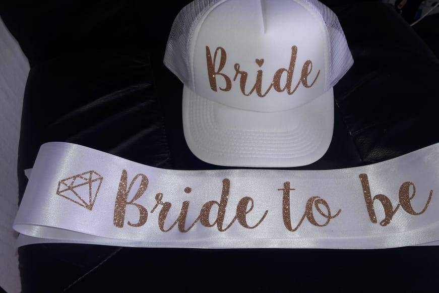 Gorra y banda de novia