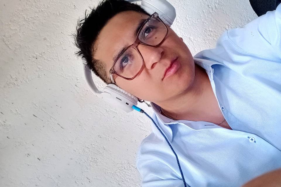 DJ familiar