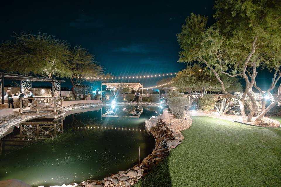 Lago y puente