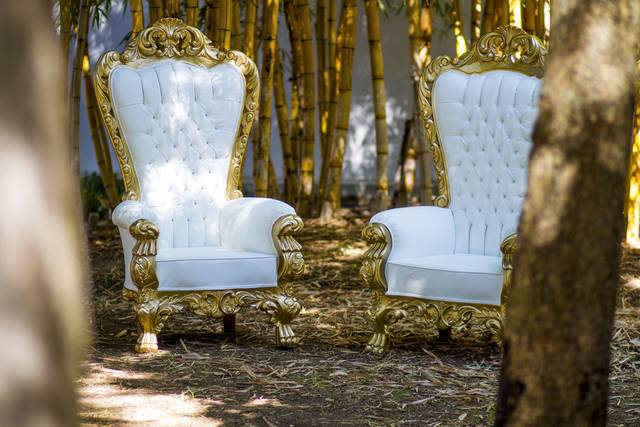 Sillón gigante estilo gótico