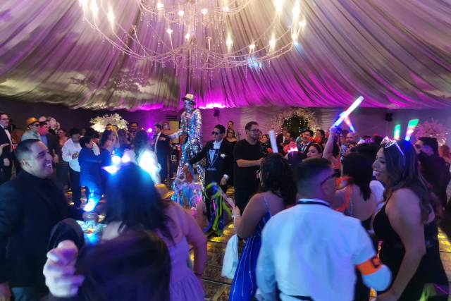 Todos en el show party