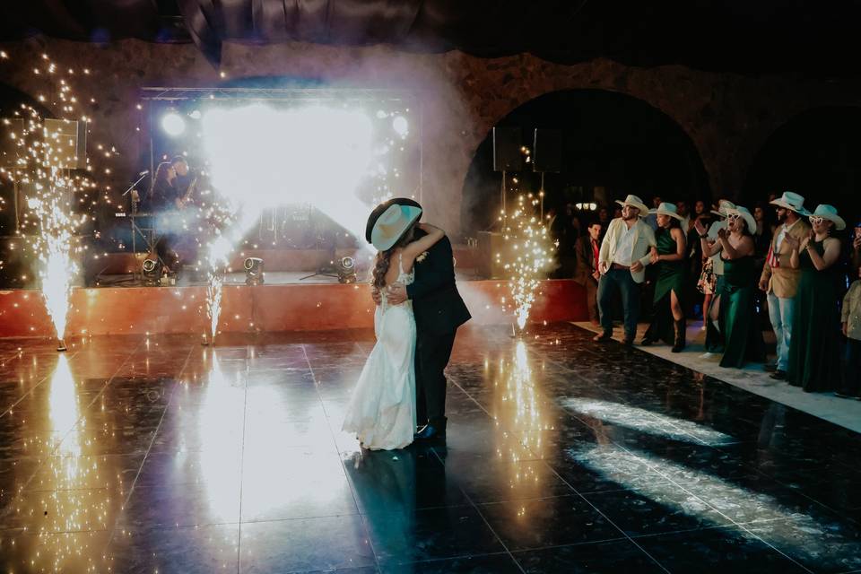 Baile nupcial con chispas