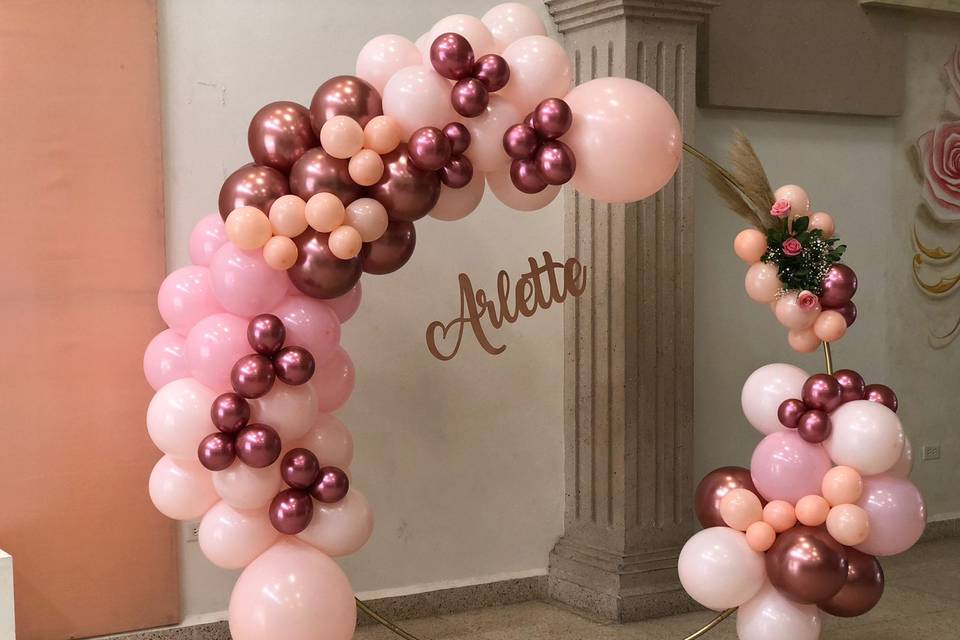 Aro globos y detalle flor