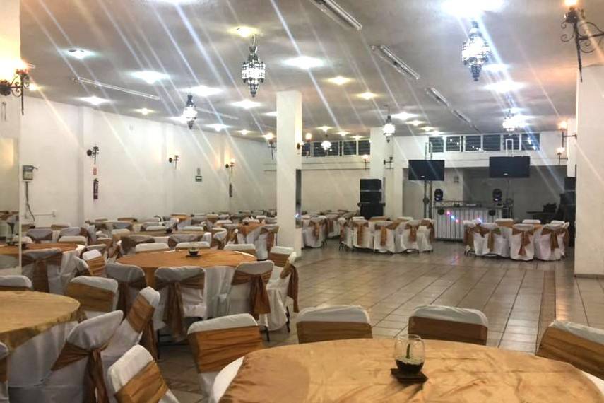 Amplio salón para bodas