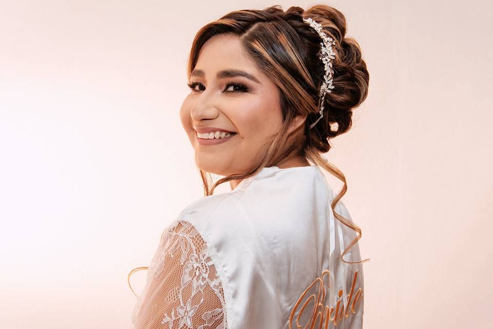 Maquillaje y peinado