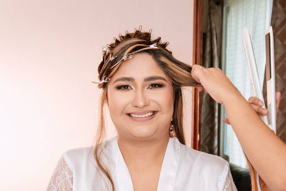 Maquillaje y peinado