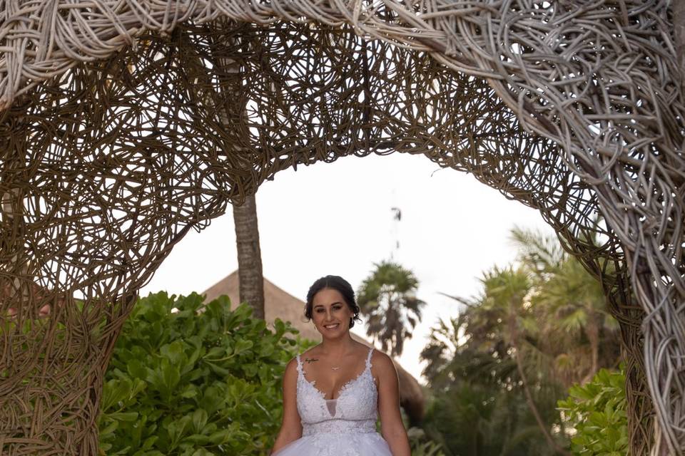 Novia caminando al altar