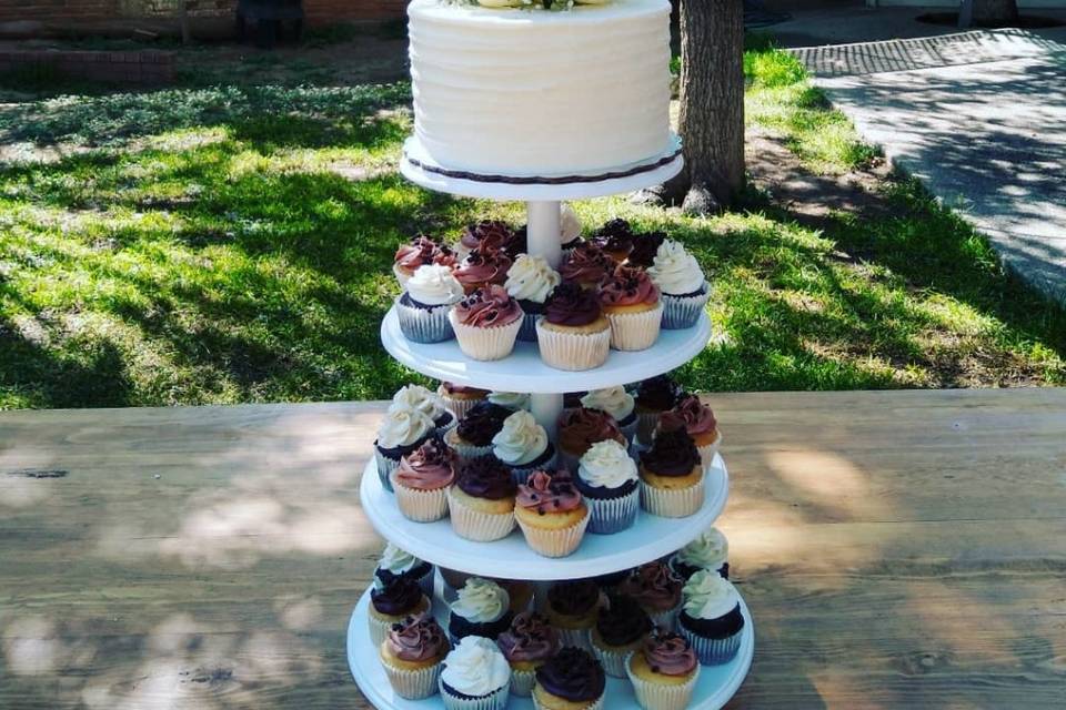 Pastel y cupcakes de bodas