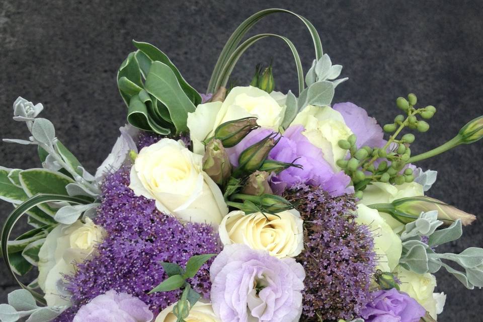 Ramo lisianthus y rosas