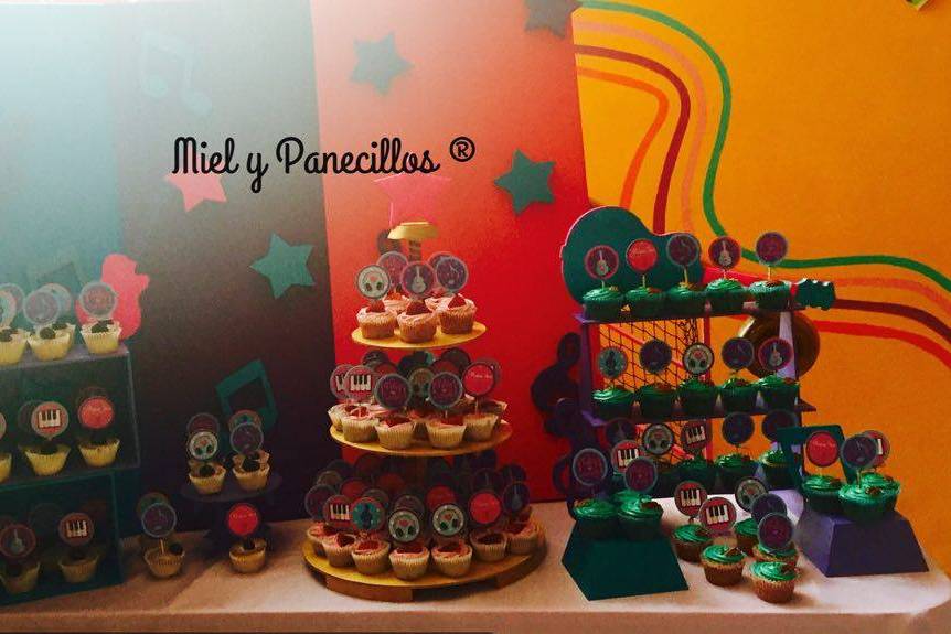 Miel y Panecillos - Candy Bar
