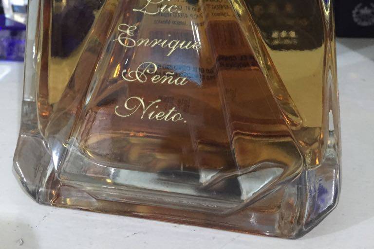 Ejemplo de grabado en botella