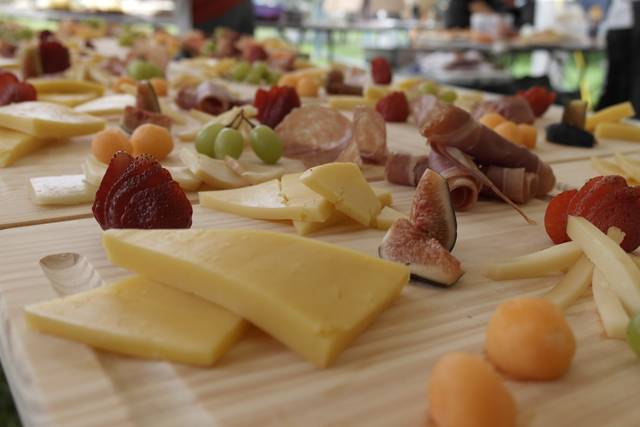 Tabla de quesos y carnes frias