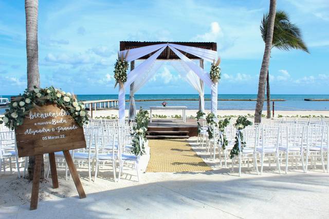 Altar blanco minimalista.