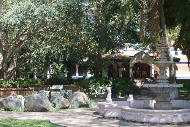 Fuente en jardín