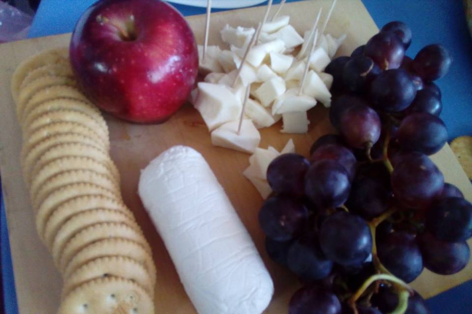 Tabla de quesos y frutas