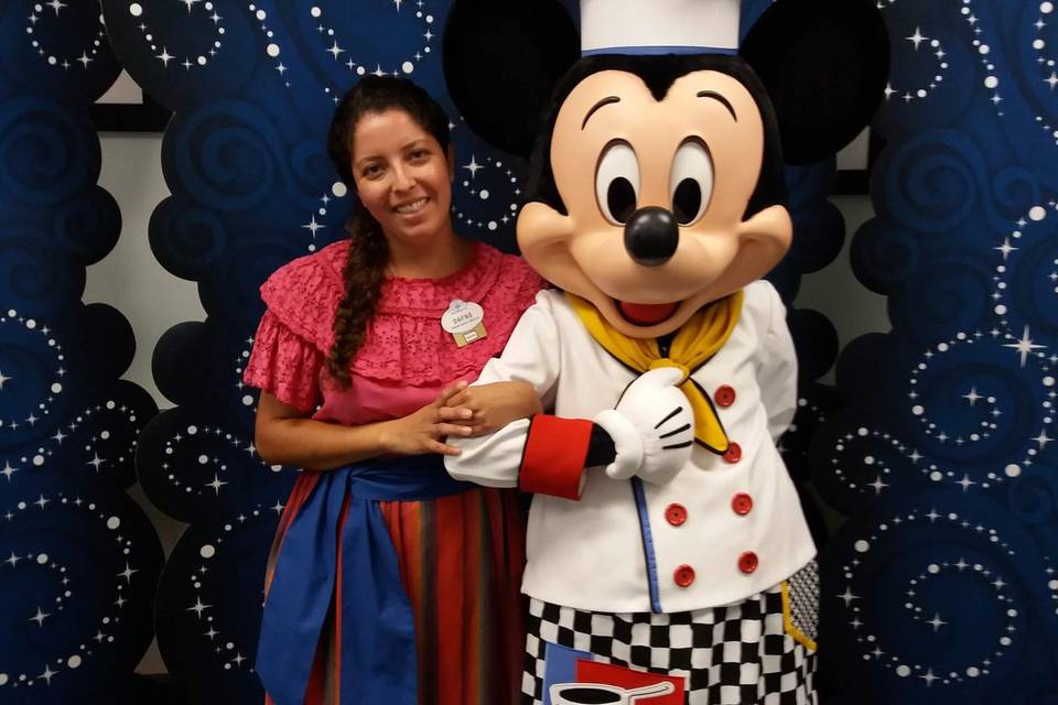 Cast member con Mickey