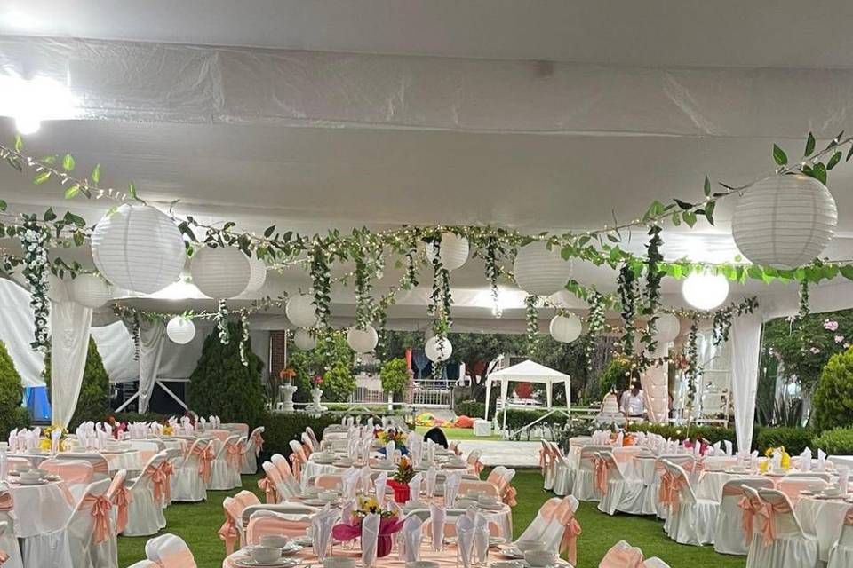 Carpa con mobiliario frances