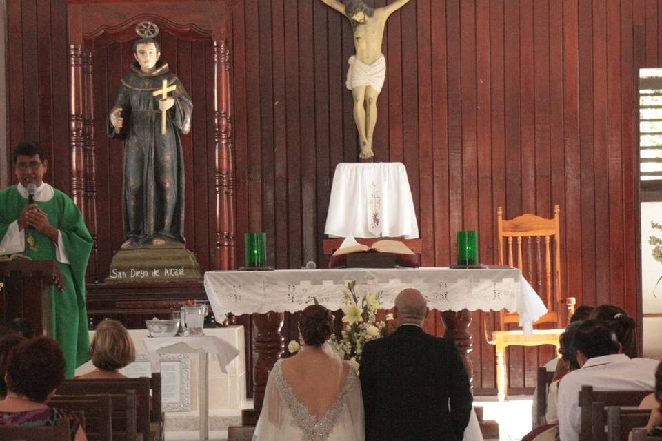 Mesa de pastel y boda civil