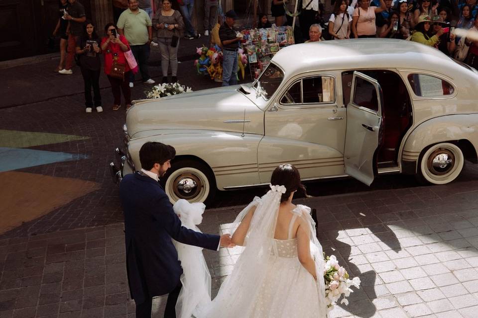 Novios caminando