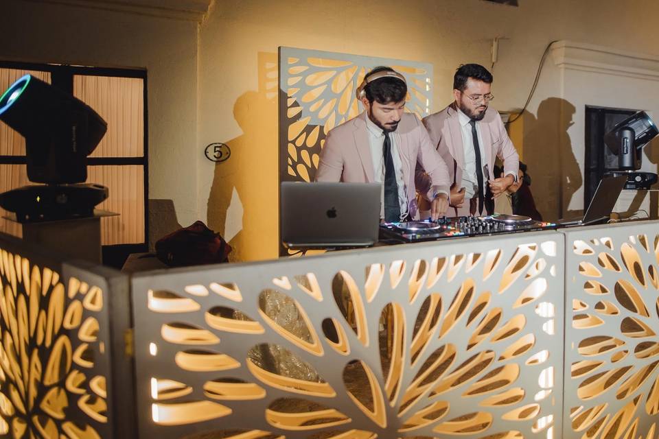 The Correas DJ's