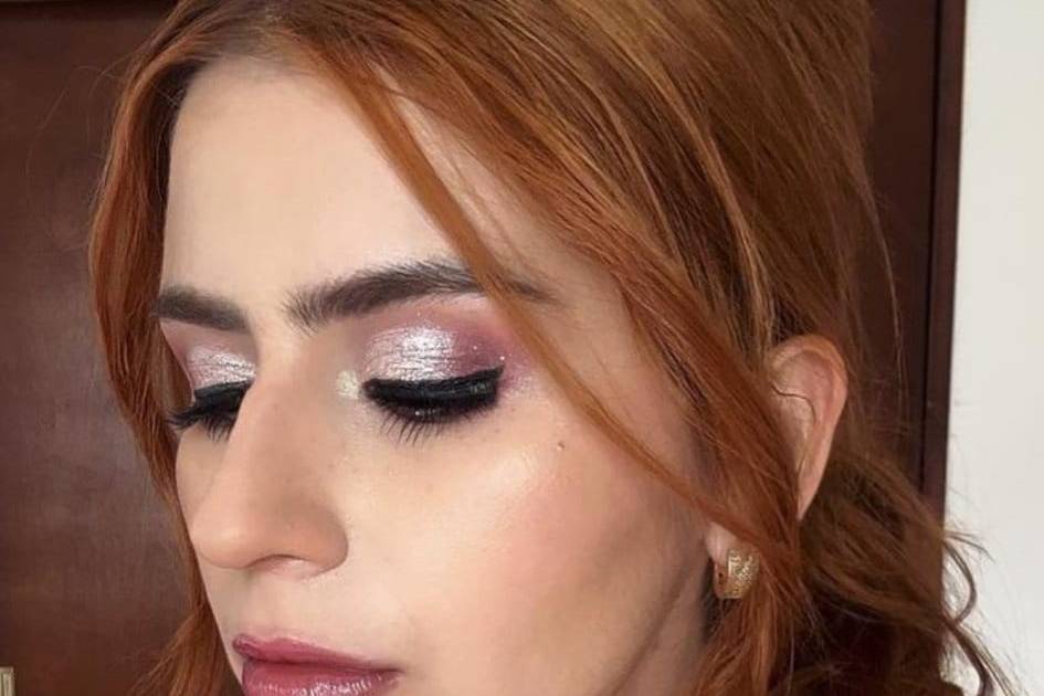 Maquillaje en tono plateado