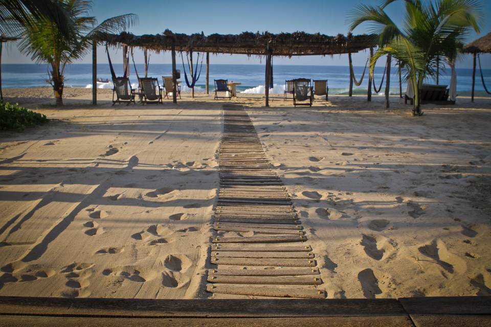 La playa frente al hotel