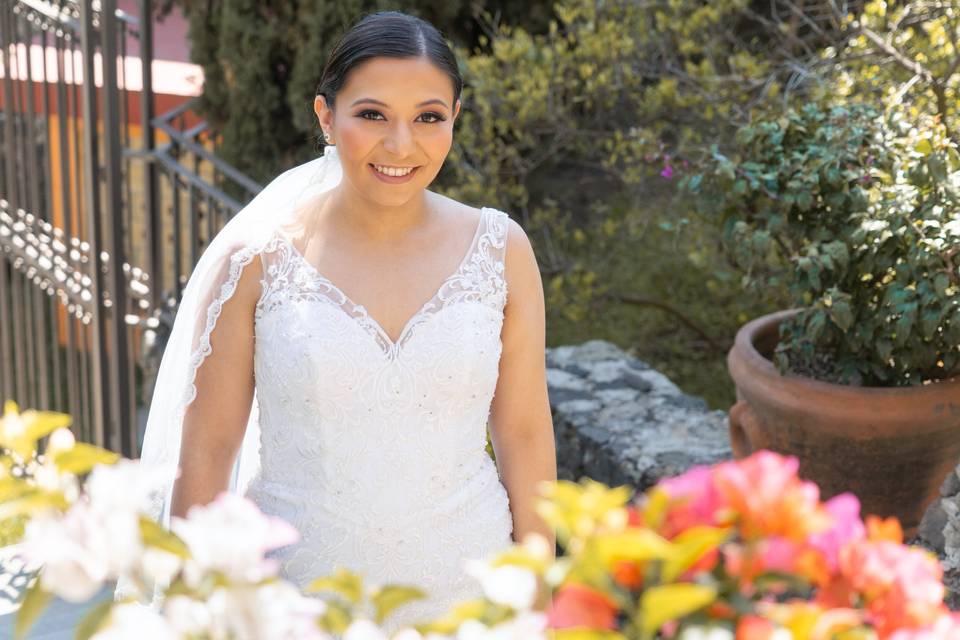 Novia en jardín