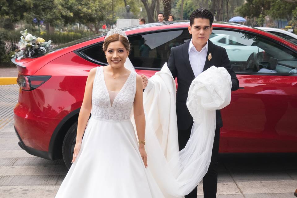 Novia llegando a la Iglesia