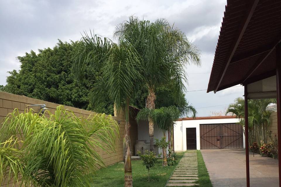 Entrada al jardín