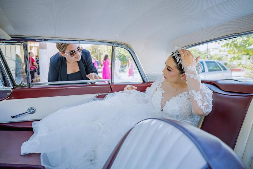 Novia en el auto