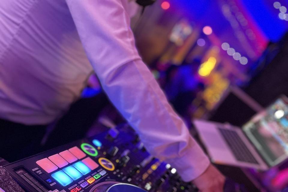 Con el mejor Dj, de bodas