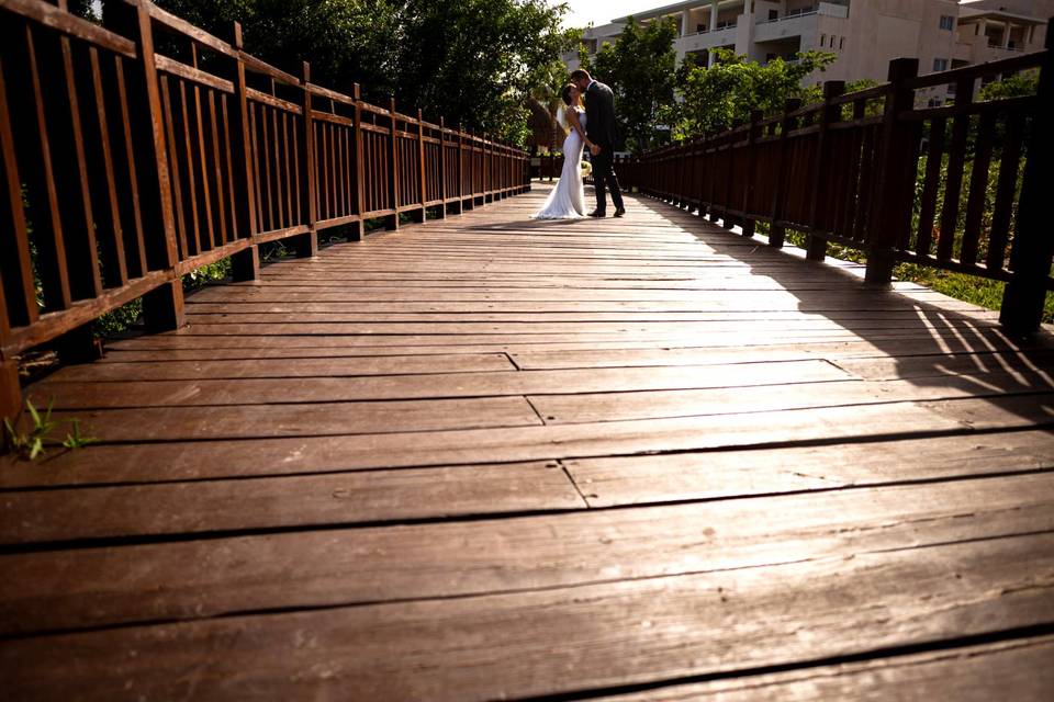 Couple walking Hotel Paradisus