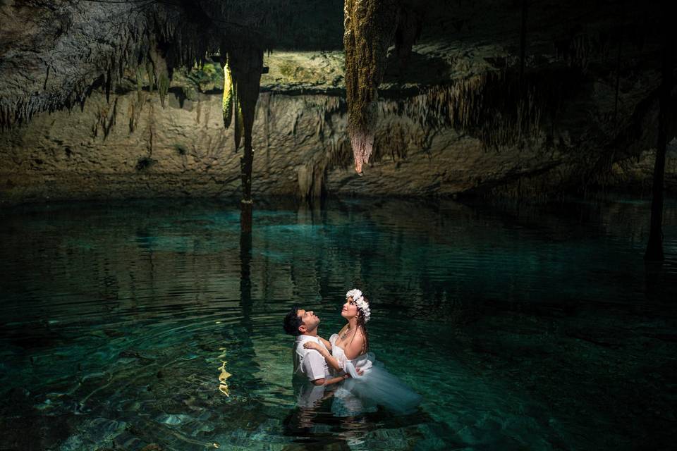 Cenote TaakBiHa couple photos