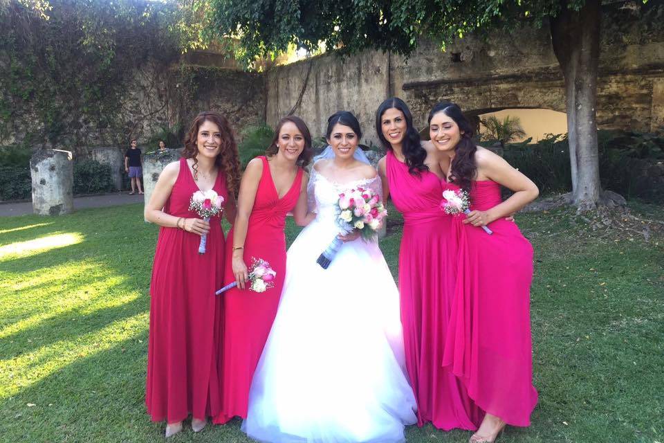 Novia y damas