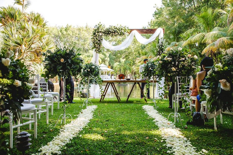 Boda civil en jardín