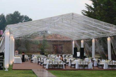 Entarimado con carpa