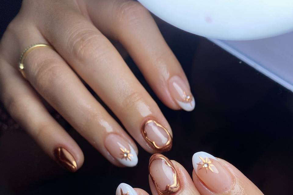 Uñas doradas