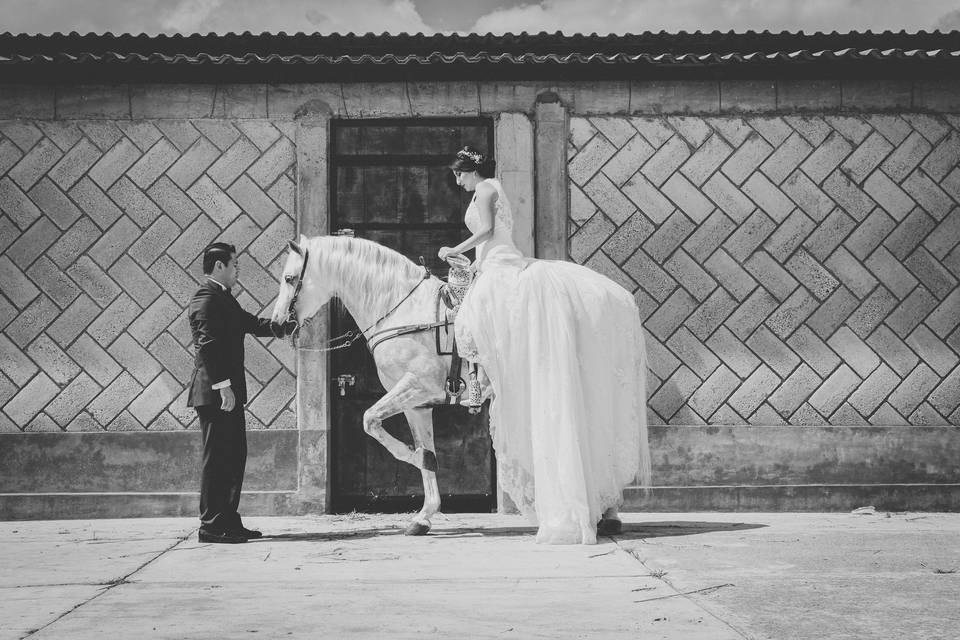 Yare y Charly trash the dress