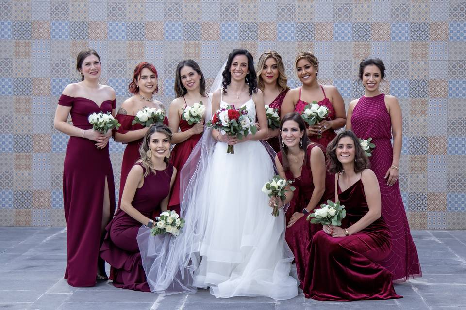 Novia y damas