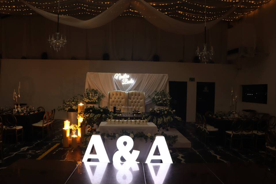 Decoración Mesa de Novios