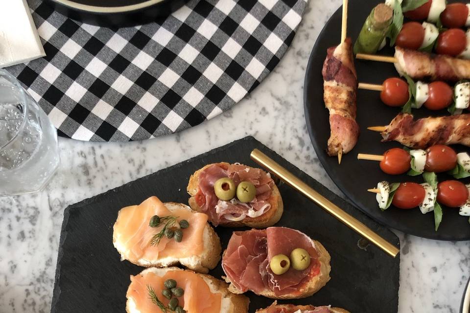 Tapas de salmón y jamón