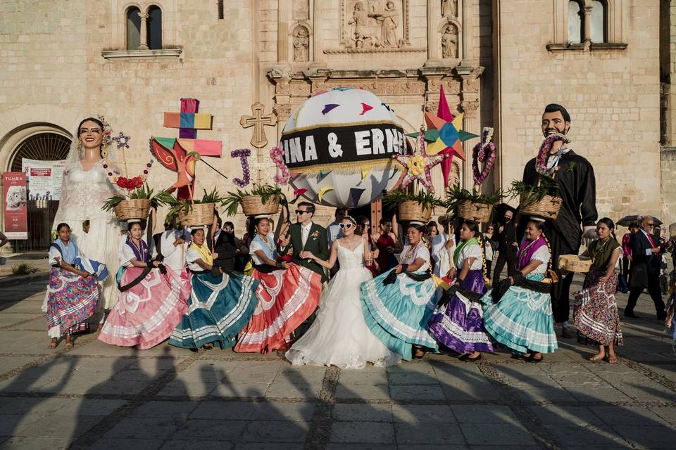 Novios en calenda