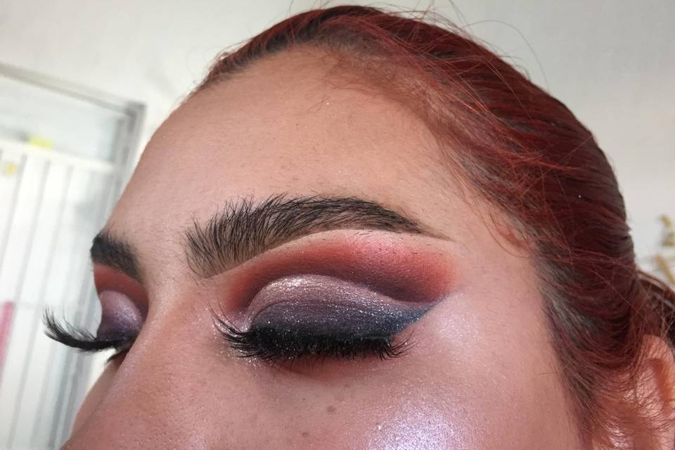 Cut crease