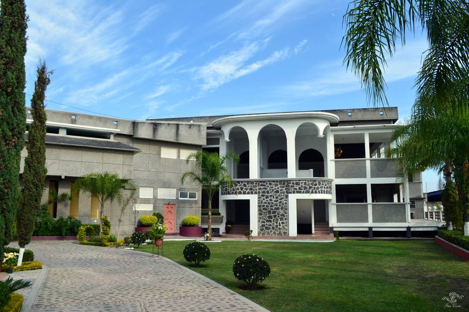 Cruz a la entrada de capilla