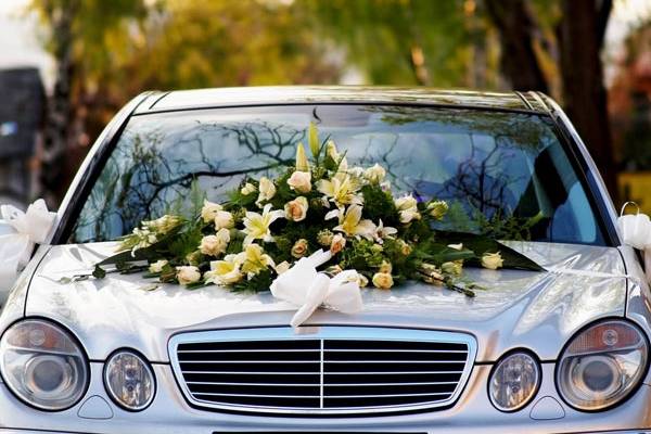 Arreglo para carro de novios