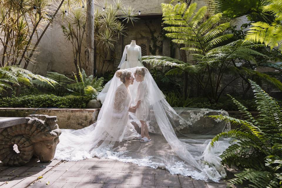 Novia e hija día de boda